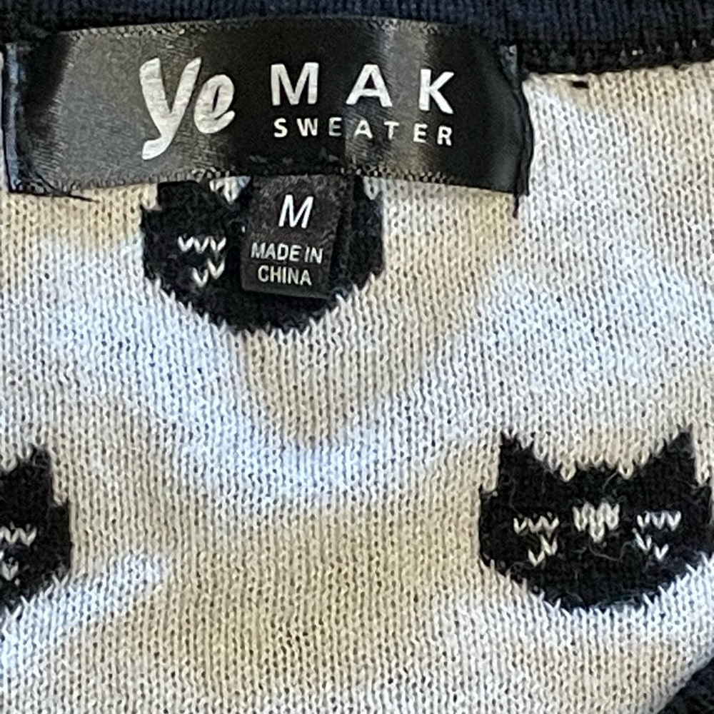 YE MAKE ROUND NECK BLACK AND WHITE CAT PATTERNED CARDIGAN SWEATER MEDIUM - Picture 12 of 12